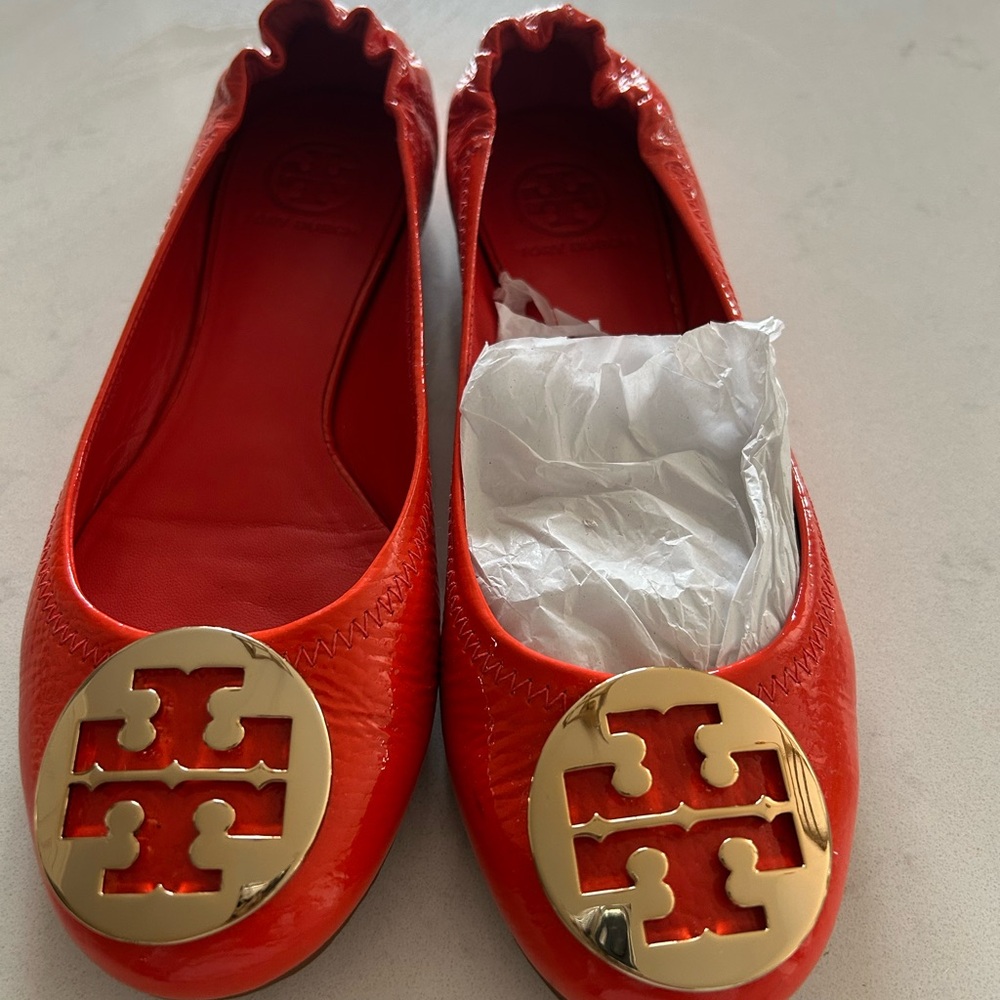 Tory Burch Gold and Orange Loafers with Iconic Medallion - Picture 2 of 7